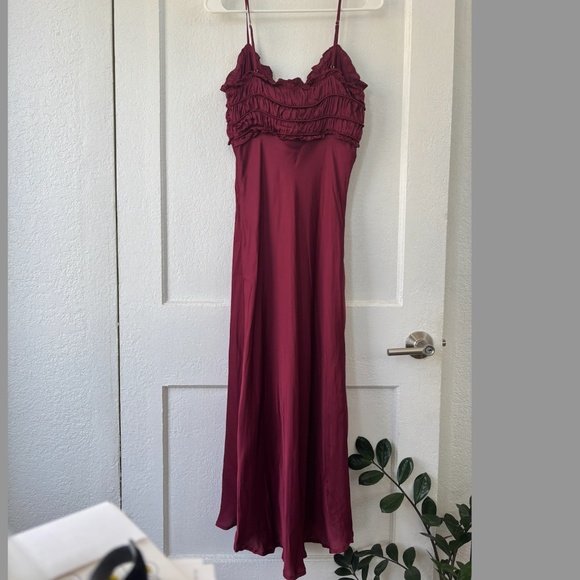 NWT Size M ASTR the Label Zola Midi Dress - Picture 3 of 5